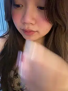 Snapshot of Hotellinh12 chatting on December 20, 2025, 10:55 am Hotellinh12 online show from December 20, 2025, 10:55 am