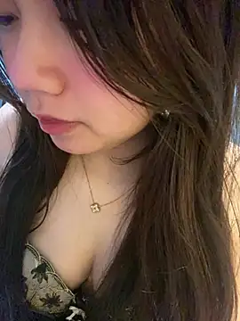 Snapshot of Hotellinh12 chatting on January 11, 2026, 4:45 pm Hotellinh12 online show from January 11, 2026, 4:45 pm