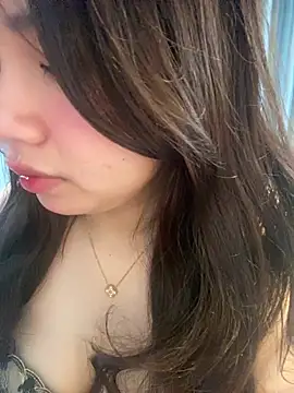 Snapshot of Hotellinh12 chatting on January 14, 2026, 5:02 am Hotellinh12 online show from January 14, 2026, 5:02 am