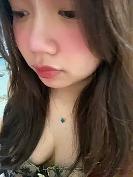 Snapshot of Hotellinh12 chatting on January 18, 2026, 7:23 am Hotellinh12 online show from January 18, 2026, 7:23 am