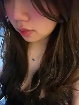 Snapshot of Hotellinh12 chatting on January 19, 2026, 4:33 pm Hotellinh12 online show from January 19, 2026, 4:33 pm