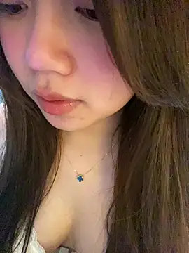 Snapshot of Hotellinh12 chatting on February 2, 2026, 1:54 pm Hotellinh12 online show from February 2, 2026, 1:54 pm