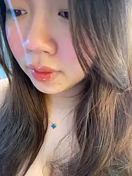 Snapshot of Hotellinh12 chatting on March 15, 2026, 7:25 am Hotellinh12 online show from March 15, 2026, 7:25 am