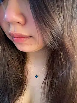 Snapshot of Hotellinh12 chatting on March 18, 2026, 7:33 am Hotellinh12 online show from March 18, 2026, 7:33 am