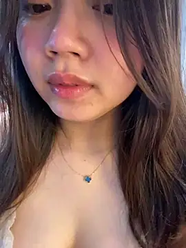 Snapshot of Hotellinh12 chatting on March 25, 2026, 7:47 am Hotellinh12 online show from March 25, 2026, 7:47 am