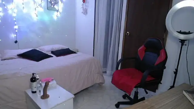 vanessalat online show from November 20, 2025, 11:59 pm