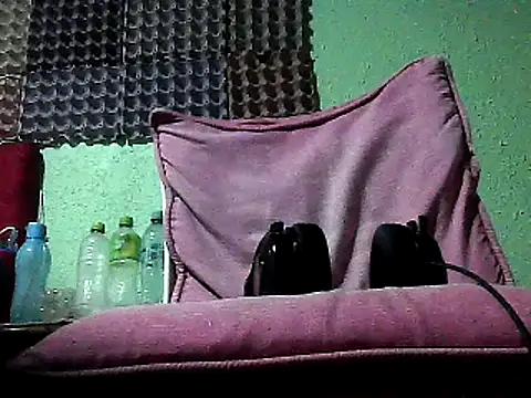 Snapshot of gxXxuesta chatting on March 19, 2026, 4:27 am gxXxuesta online show from March 19, 2026, 4:27 am