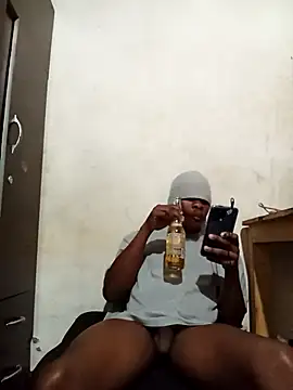 Snapshot of Uncletee112 chatting on October 4, 2025, 8:51 pm Uncletee112 online show from October 4, 2025, 8:51 pm