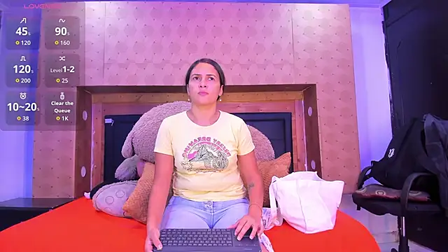 SofiAndNicol online show from December 16, 2025, 11:04 am