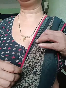 Snapshot of Rosy-B chatting on July 15, 2026, 12:27 am Rosy-B online show from July 15, 2026, 12:27 am
