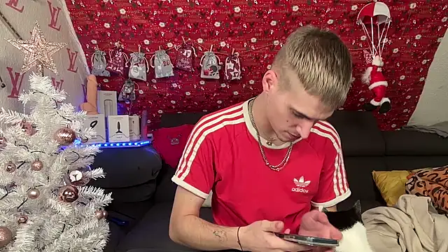 Snapshot of Cookieboy88 chatting on December 17, 2025, 2:06 am Cookieboy88 online show from December 17, 2025, 2:06 am