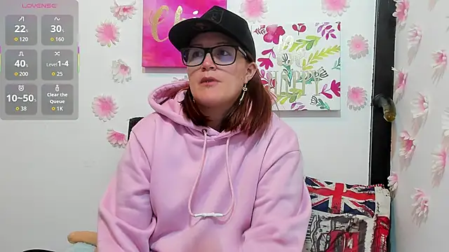 Snapshot of amberr34 chatting on September 18, 2025, 2:35 am amberr34 online show from September 18, 2025, 2:35 am
