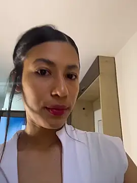 Snapshot of Valentinabaker chatting on April 23, 2026, 3:47 pm Valentinabaker online show from April 23, 2026, 3:47 pm