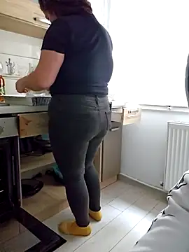 Snapshot of Aian09 chatting on September 29, 2025, 11:37 am Aian09 online show from September 29, 2025, 11:37 am