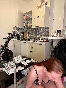 EmmaWarren online show from October 21, 2025, 4:08 pm