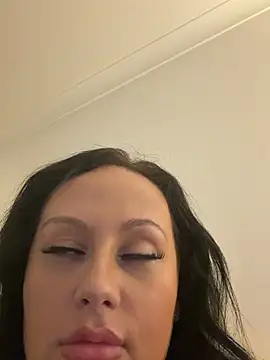 CurvyQueen2023 online show from May 22, 2026, 8:14 pm