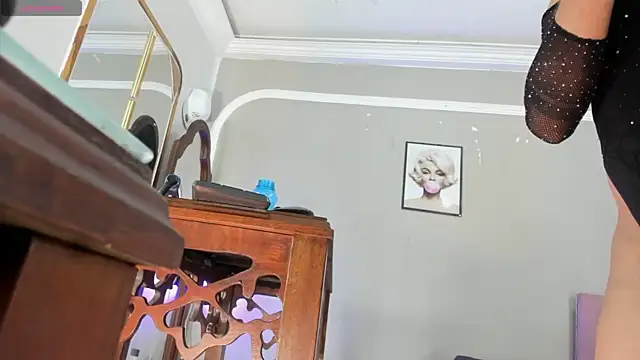 Jimena Grey online show from December 15, 2025, 3:33 am