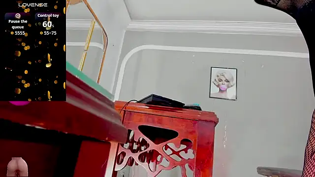 Jimena Grey online show from April 18, 2026, 3:32 am