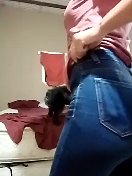 Michellluxo online show from April 13, 2026, 3:17 pm