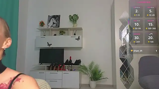Molliblum online show from June 3, 2026, 2:19 pm