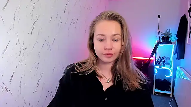 holly xglam online show from March 5, 2026, 8:49 pm