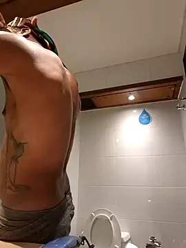 calientoboy online show from March 22, 2025, 4:04 pm