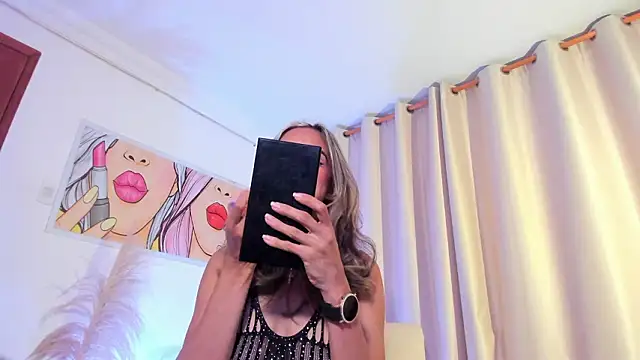 SkiinnyAna online show from February 5, 2026, 7:40 pm