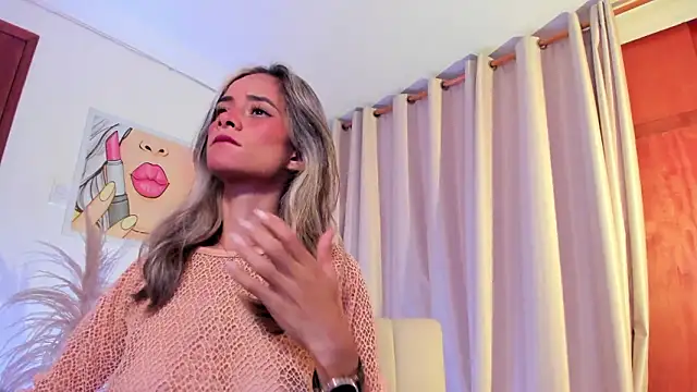 SkiinnyAna online show from February 16, 2026, 7:32 pm