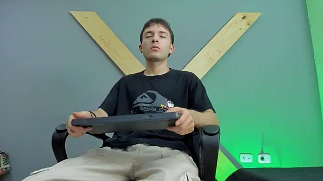 bower and colucci online show from December 22, 2024, 2:49 pm