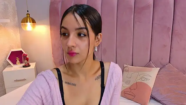 Snapshot of LeenaBrown chatting on June 1, 2026, 12:29 pm LeenaBrown online show from June 1, 2026, 12:29 pm