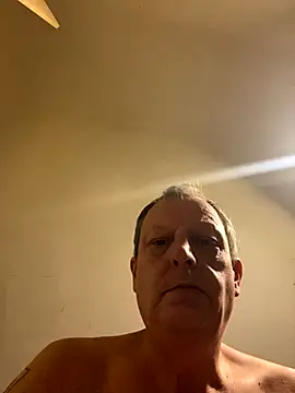 Snapshot of chubbybear2cum chatting on October 27, 2025, 9:52 pm chubbybear2cum online show from October 27, 2025, 9:52 pm