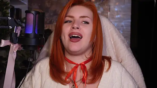 Snapshot of Chriss_Fox chatting on February 12, 2025, 6:19 pm Chriss Fox online show from February 12, 2025, 6:19 pm