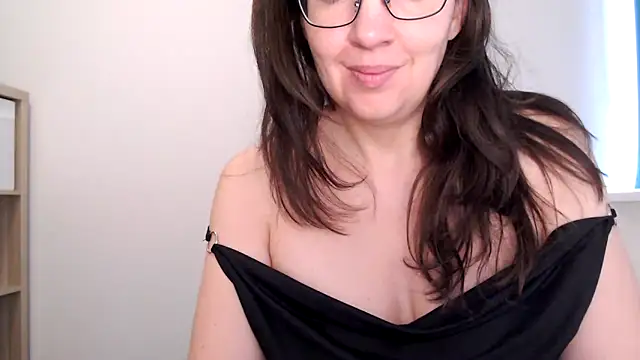 Ella Next Door online show from December 22, 2025, 9:50 am