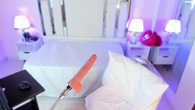 Miliaangeles online show from November 3, 2025, 12:06 pm