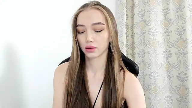 Snapshot of Sweet-bb chatting on December 3, 2024, 12:35 am Sweet-bb online show from December 3, 2024, 12:35 am