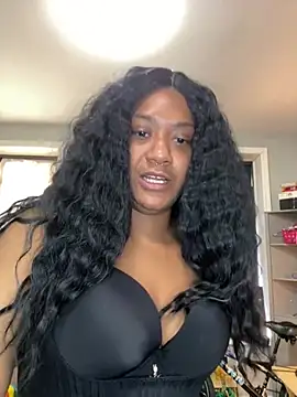 LunaWolfie143 online show from March 9, 2025, 6:11 pm