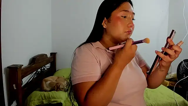 cherrycurvyyy online show from January 6, 2026, 2:21 pm