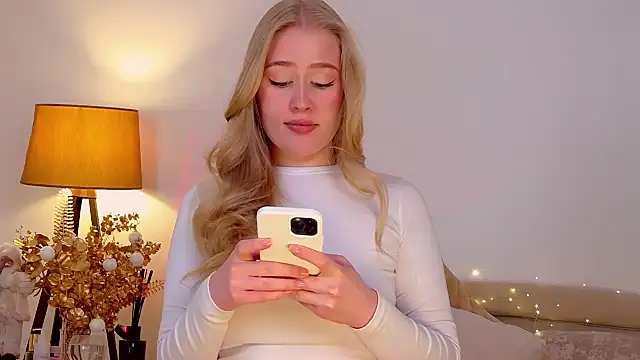 Snapshot of JuliaJaee chatting on January 7, 2025, 6:56 pm JuliaJaee online show from January 7, 2025, 6:56 pm