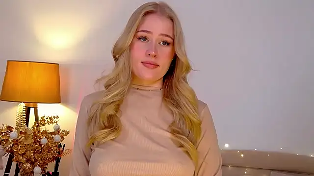 Snapshot of JuliaJaee chatting on January 13, 2025, 7:10 pm JuliaJaee online show from January 13, 2025, 7:10 pm