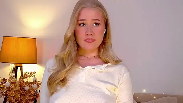 Snapshot of JuliaJaee chatting on January 14, 2025, 8:04 pm JuliaJaee online show from January 14, 2025, 8:04 pm