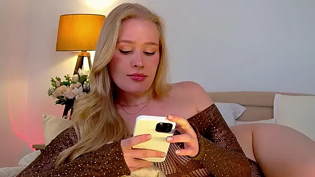 Snapshot of JuliaJaee chatting on March 7, 2025, 8:00 pm JuliaJaee online show from March 7, 2025, 8:00 pm