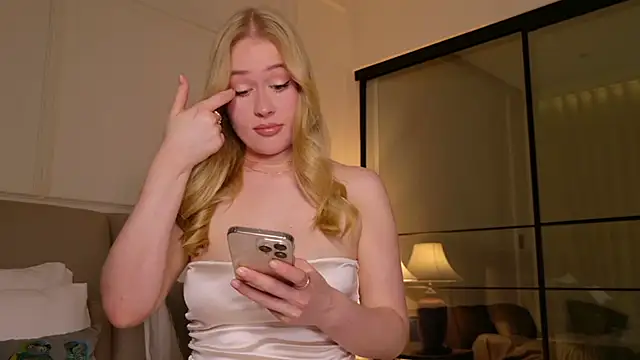 Snapshot of JuliaJaee chatting on November 27, 2025, 2:19 pm JuliaJaee online show from November 27, 2025, 2:19 pm