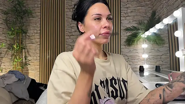 NattyFierros online show from December 14, 2025, 8:09 am