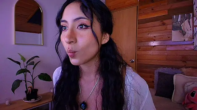 Snapshot of amber_curly chatting on June 17, 2026, 8:43 pm amber curly online show from June 17, 2026, 8:43 pm