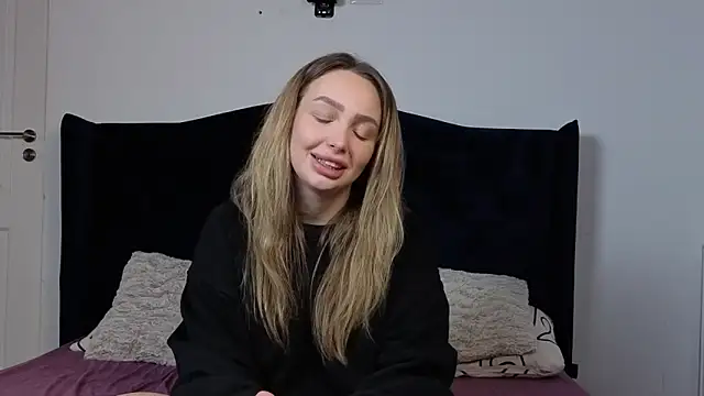 Snapshot of AnnaMaee chatting on February 25, 2026, 10:19 pm AnnaMaee online show from February 25, 2026, 10:19 pm