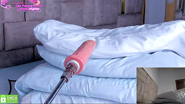 Snapshot of Eris_Rose chatting on November 21, 2025, 8:40 pm Eris Rose online show from November 21, 2025, 8:40 pm