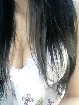 Snapshot of _Linez_ chatting on April 15, 2026, 4:25 pm Linez online show from April 15, 2026, 4:25 pm