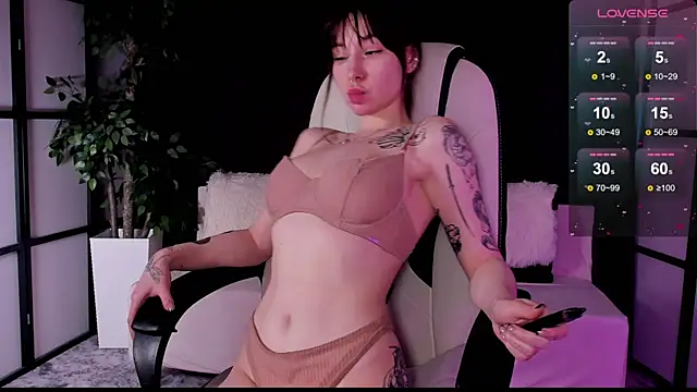 Snapshot of risingrose_ chatting on March 7, 2025, 5:29 am risingrose online show from March 7, 2025, 5:29 am