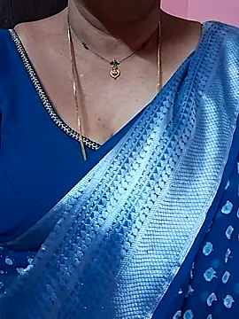 ananya956 online show from April 13, 2026, 5:02 am