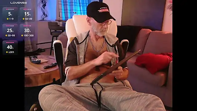 Snapshot of Towndude123 chatting on December 30, 2024, 2:42 am Towndude123 online show from December 30, 2024, 2:42 am